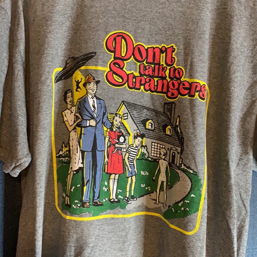 Don’t Talk to Strangers Alien T-shirt Large NWOT